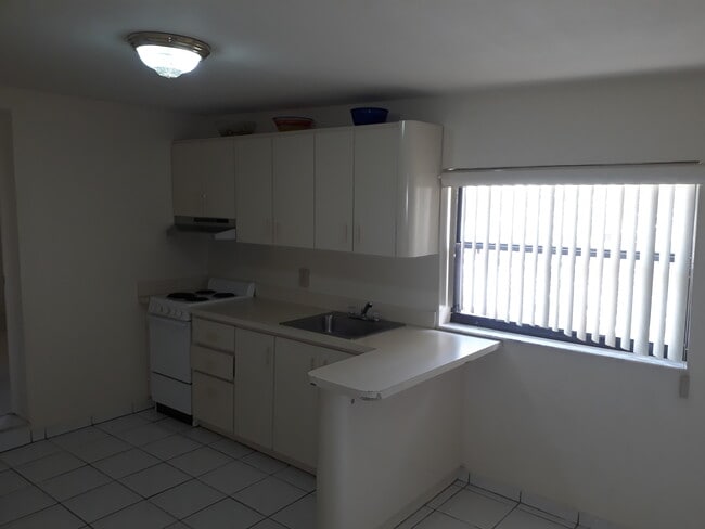 Photo - 760 Tamiami Canal Rd Unidad 760 Pinero