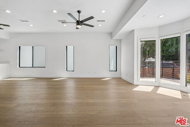 6521 Homewood Ave