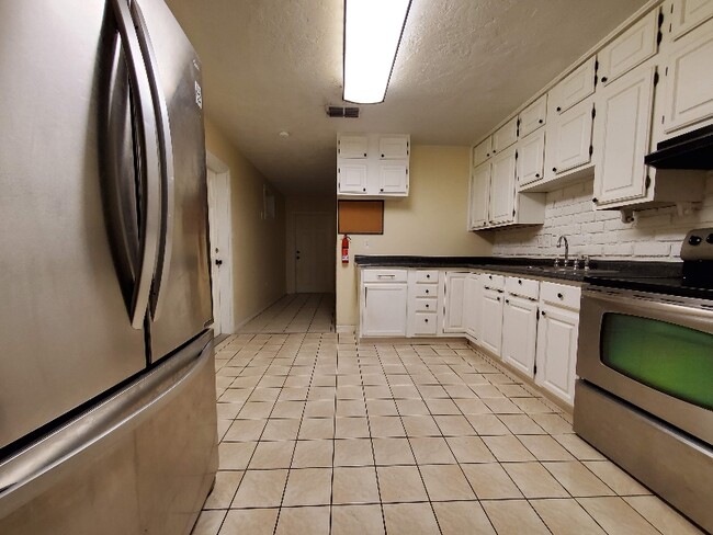 Photo - 820 Pineland Ave