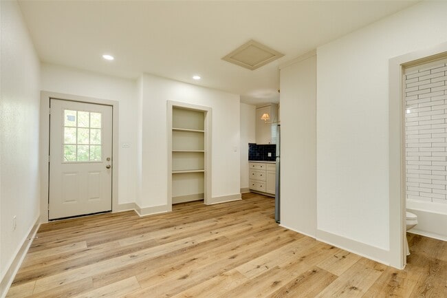 Photo - 2512 Avenue K Unidad Back