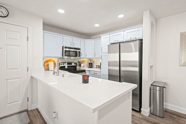 Photo - Fully Furnished 3BR/2BA Condo with Vaulted Ceilings, Close Proximity to UCSD and Medical Centers!... Unidad 231