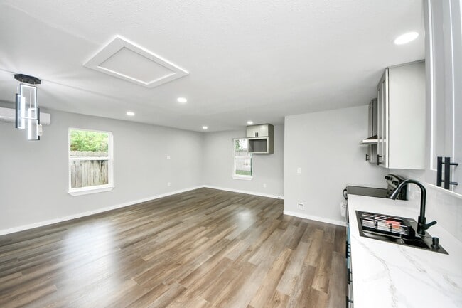 Photo - 1218 Des Jardines St Unidad B