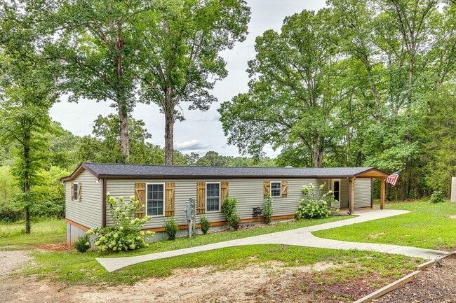 Building Photo - Remodeled from the studs out! 2 bedroom 2 bath mobile home on a pond in Lancaster.