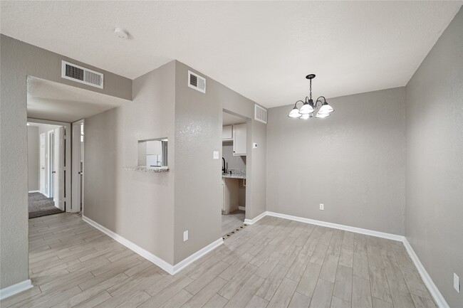 Photo - 8100 Creekbend Dr