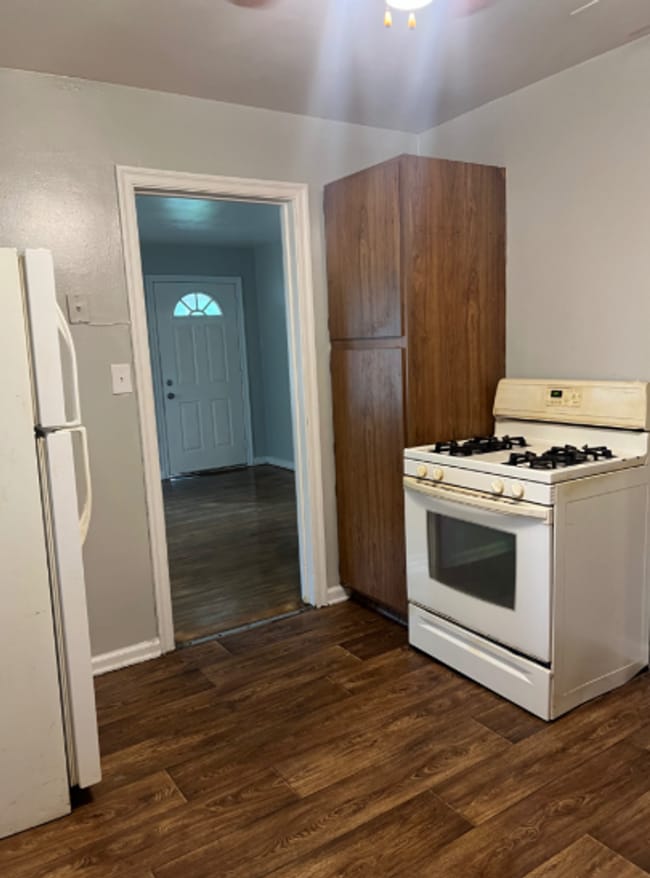 Photo - Spacious Two Bedroom Duplex Near MLK and 3...