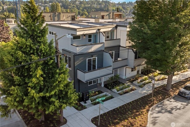 Photo - 105 NW 39th St