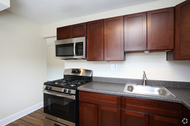 1HAB, 1BA - 737 ft² - Washington Square