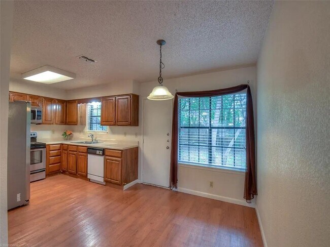 Photo - 601 Algerita Dr