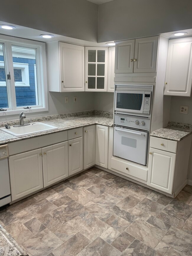 Photo - 170 Butler Ave Unidad Upper