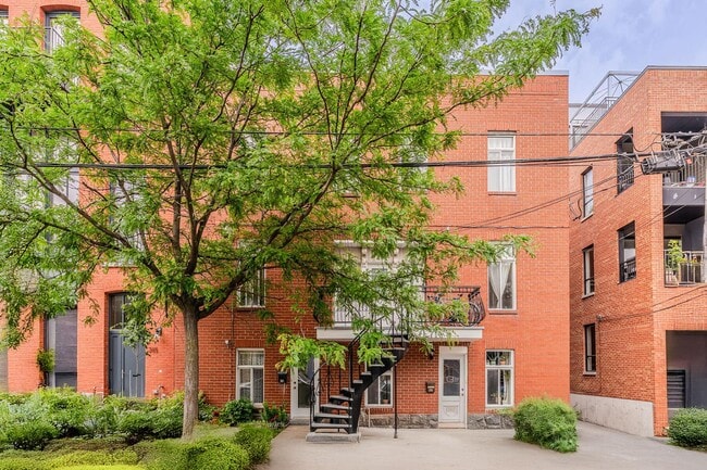 Building Photo - 253 Turgeon St