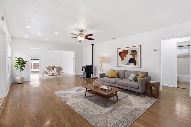 Photo - 6122 Nagel St