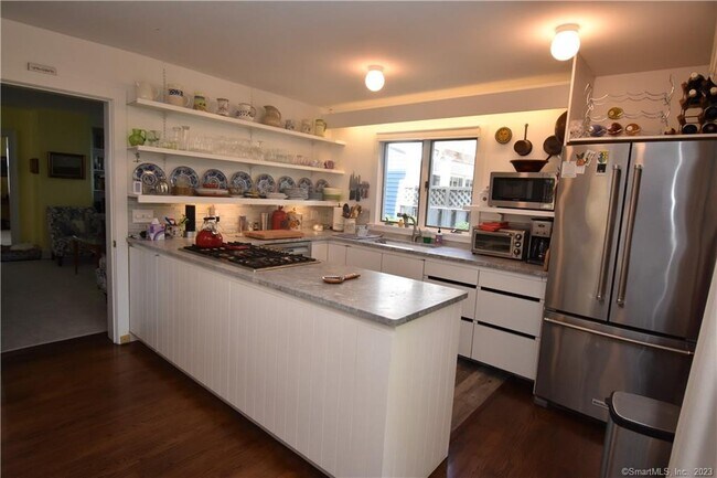 15 Trumbull St