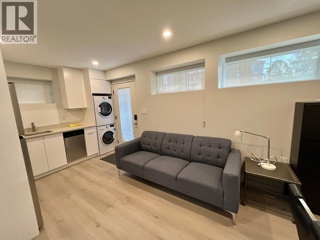 Photo - 105 E 39th Ave