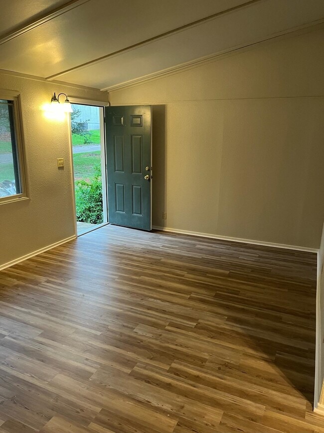 Photo - 1569 Coombs Dr