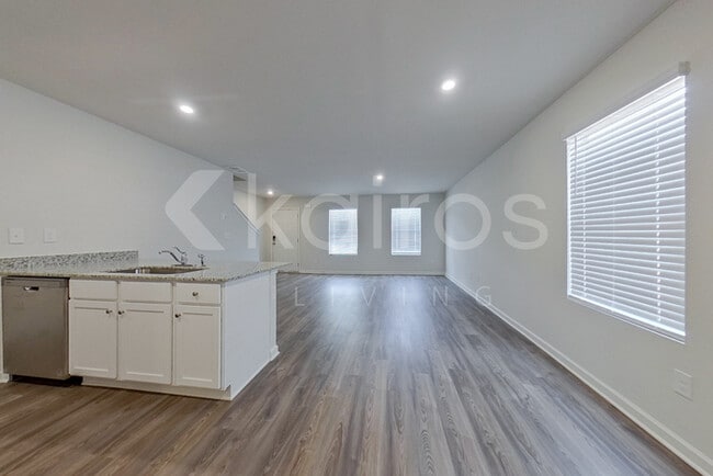 Photo - 329 Ironwood Ct