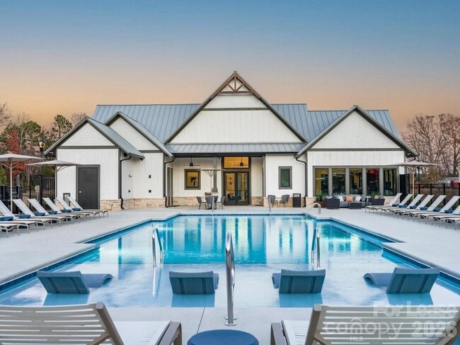 Photo - 102 Abercorne Wy