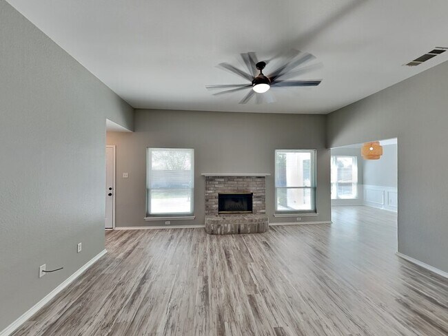 Photo - 516 E Oak St