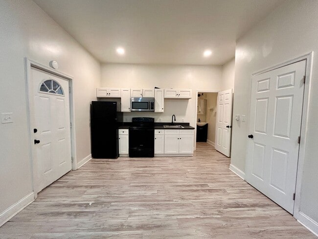 Photo - 150 Walnut St Unit Apt D