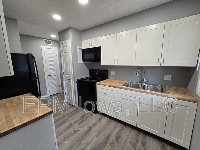 Building Photo - 105 Ludland Dr