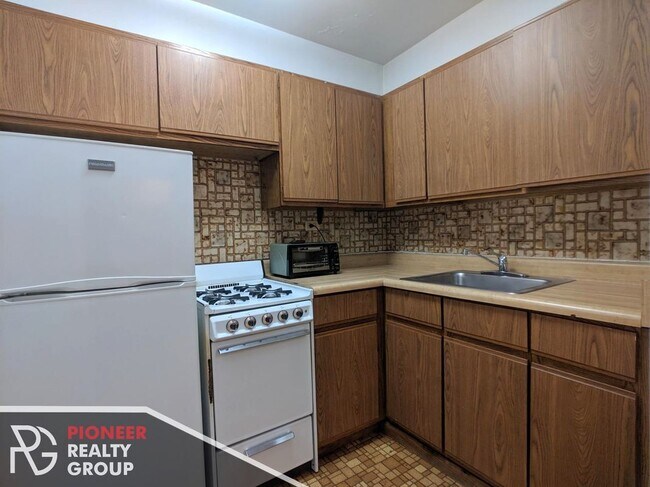 Photo - 739 W Belmont Ave Unit 203
