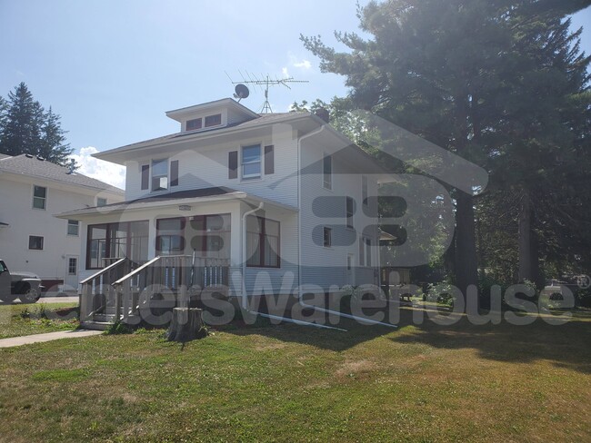 Photo - 608 Red Wing Ave