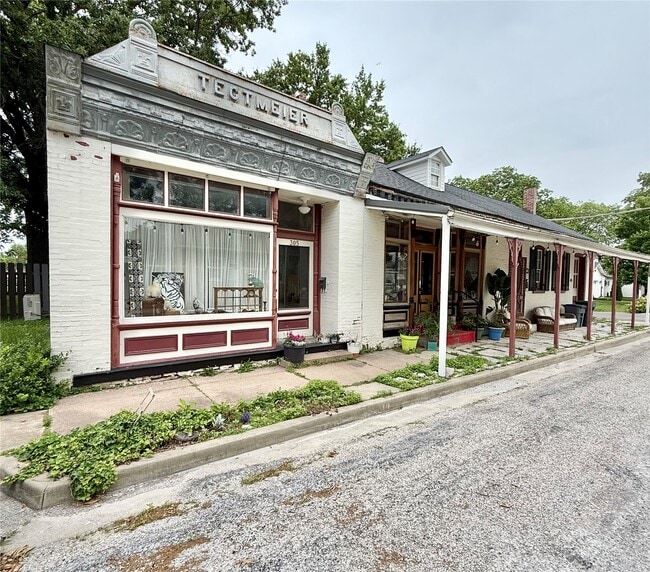 Photo - 301 W Laurel St