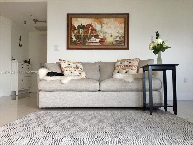Photo - 92 SW 3rd St Unidad 4106