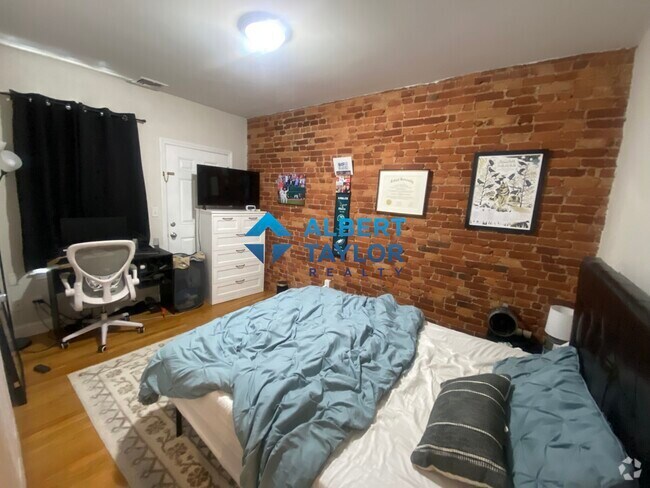 Building Photo - 10 Homer St Unit 3
