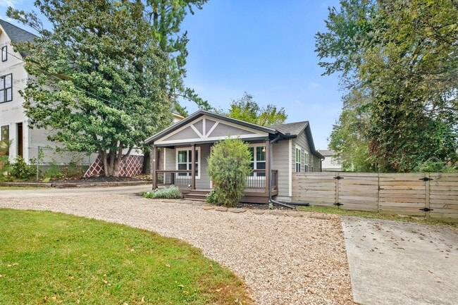 Photo - Bright & Cozy 3-Bedroom, 2-Bathroom Home with Fenced Yard!