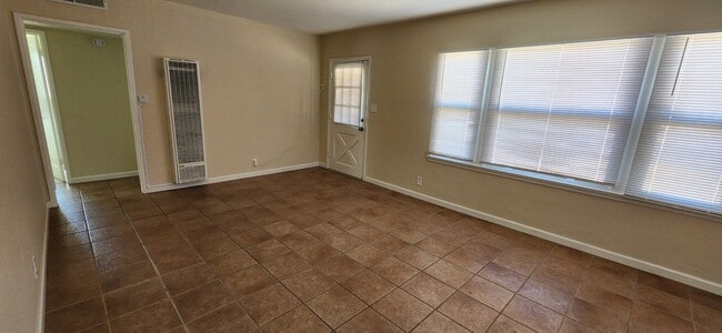 Photo - 1725 Bernard St