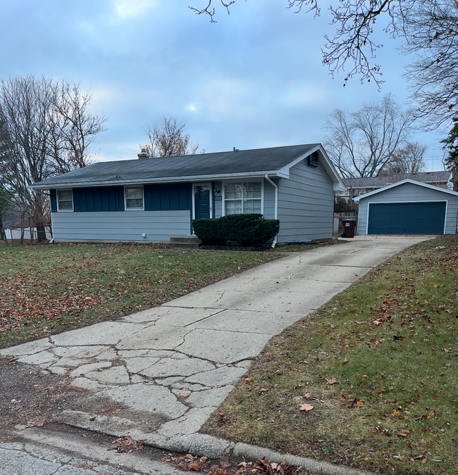 Home for rent in Rockford IL $2,395.00 - Home for rent in Rockford IL $2,395.00