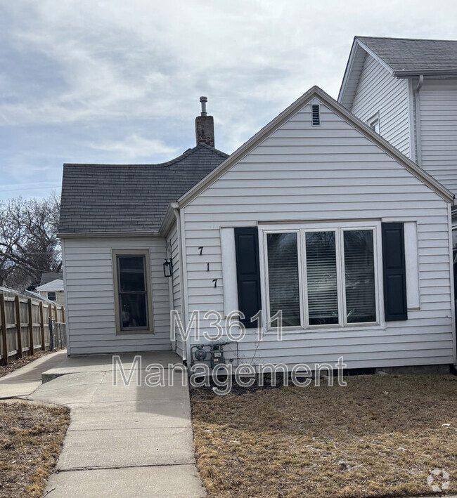 Building Photo - 717 C St Rental