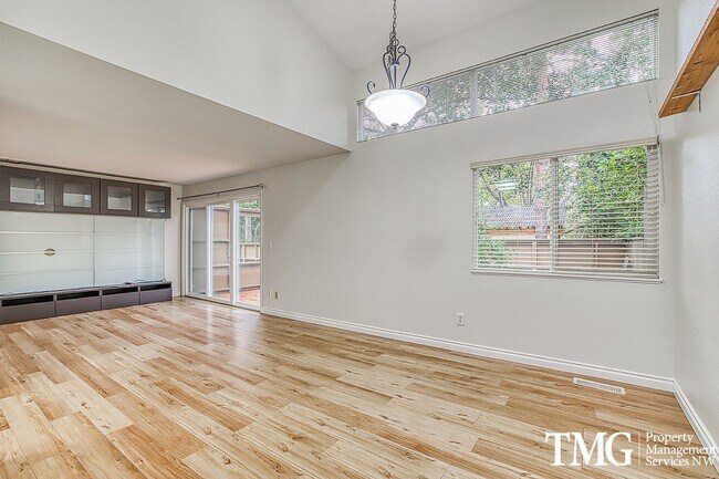 Photo - Wonderful 2 Bed 1.5 Bath Townhome in Seclu...