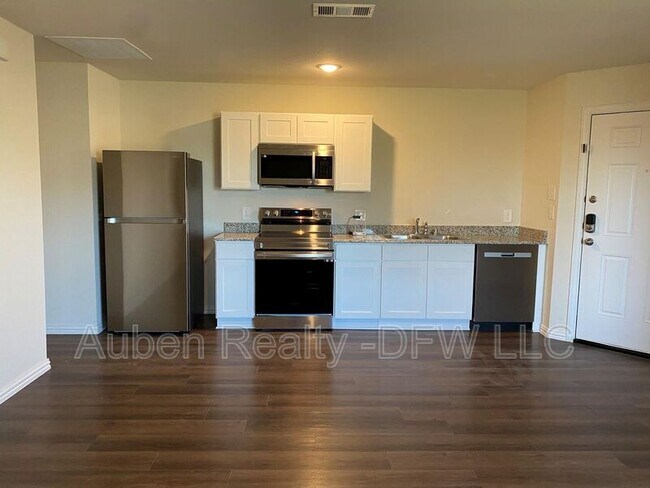 Photo - 2203 Henry St Unit B