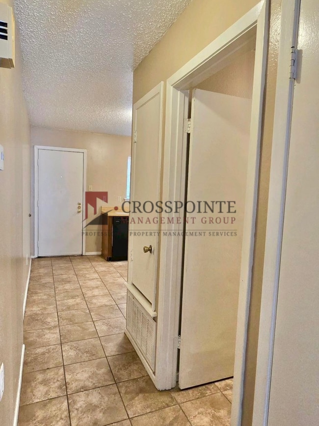 Photo - Tammy Lynn Dr Duplex Unidad B