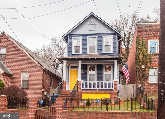 Anacostia Historic District W/Hardwoods, B... - Anacostia Historic District W/Hardwoods, B... House