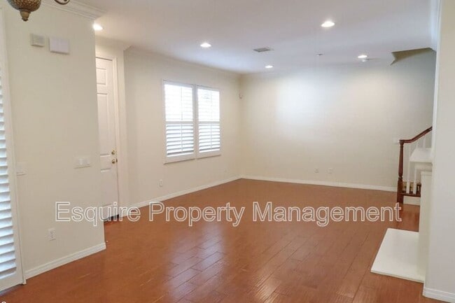 Photo - 232 Lightwood St