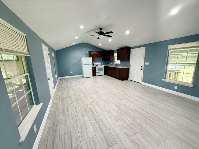 Building Photo - 9015 Puritan Way