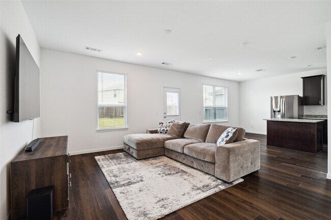 Photo - 23546 Wrexham St