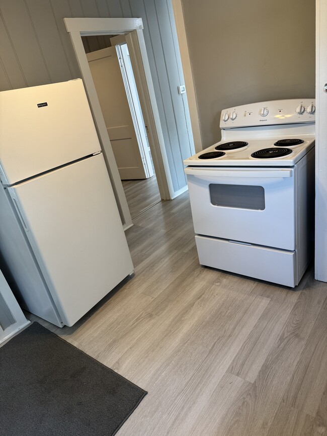 Refrigerator/Stove (3 yrs old) - 526 Grace St Unit Grace St., Apt A