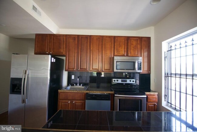 Photo - 1858 N 16th St Unidad 1