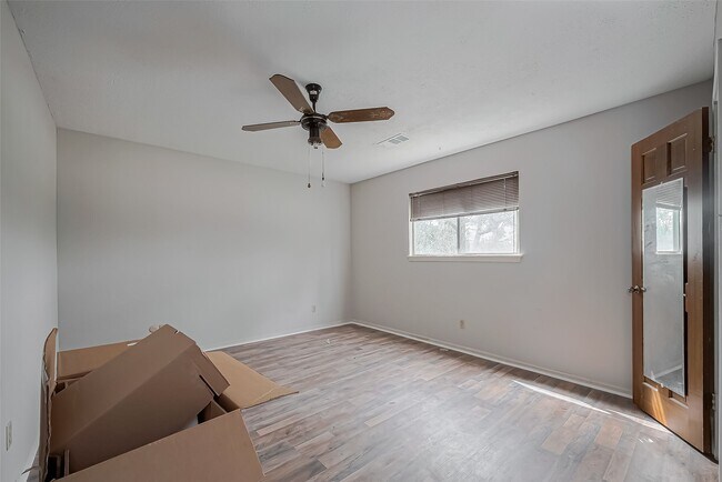 Photo - 811 Loire Ln