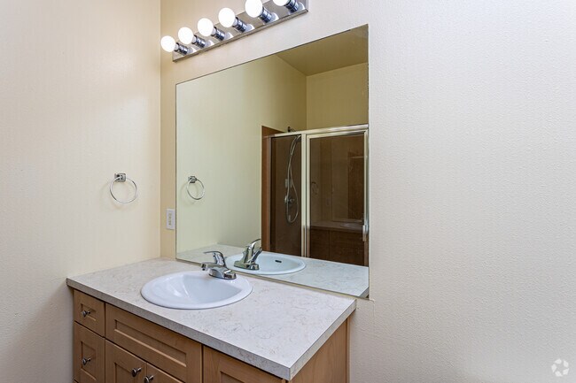 3BR, 2BA - 1022SF