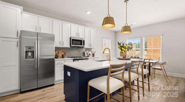 Photo - 1748 Marglyn Dr