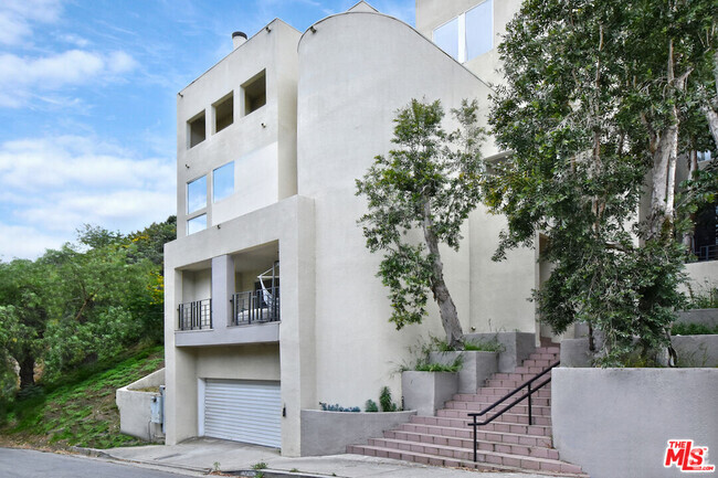 Building Photo - 1701 N Beverly Dr Rental