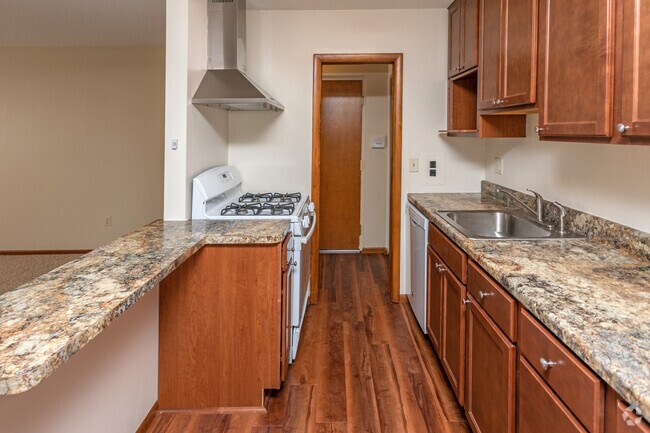 1BR, 1BA - 738SF