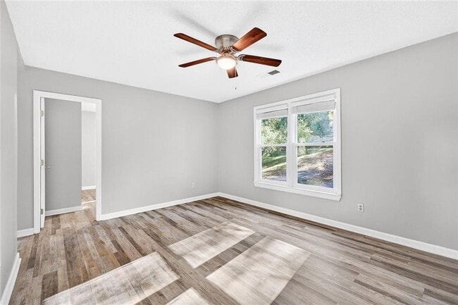 Photo - 255 Lowry St
