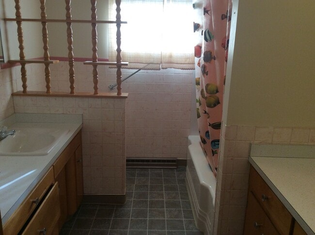Building Photo - Single family House for Rent