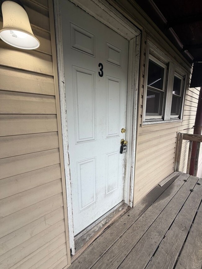 Building Photo - 2423 Lincoln Ave Unit 3