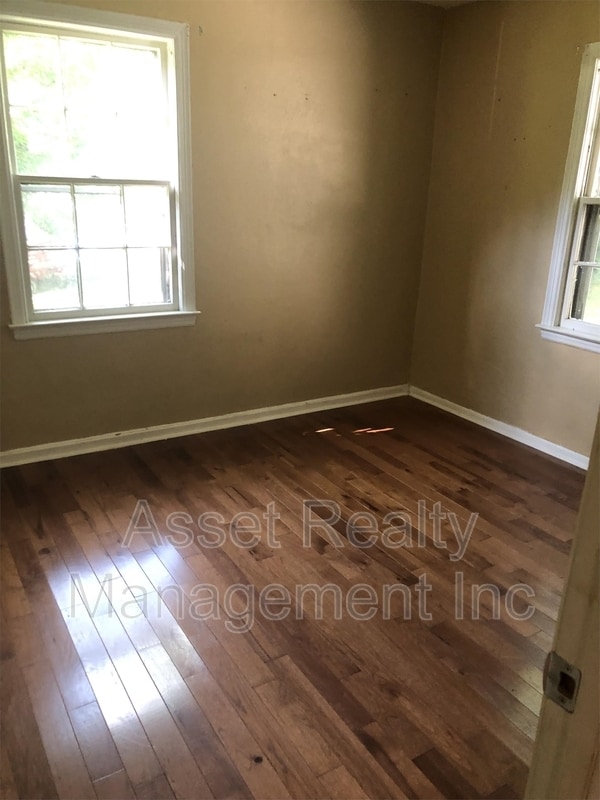 Photo - 2315 Greenfield Ln